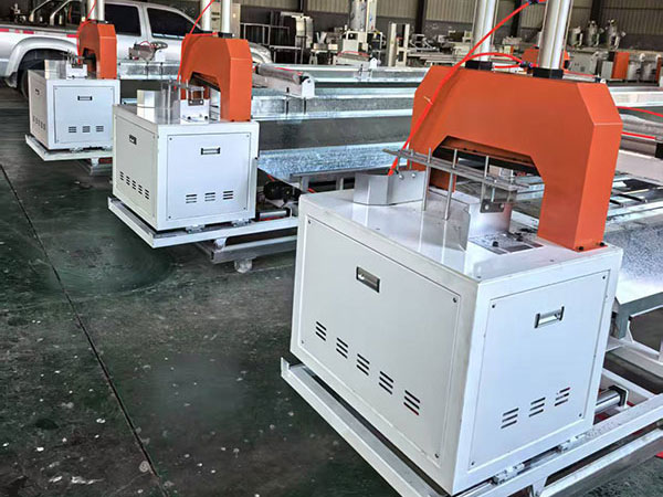 尼龍條自動(dòng)切割機(jī)