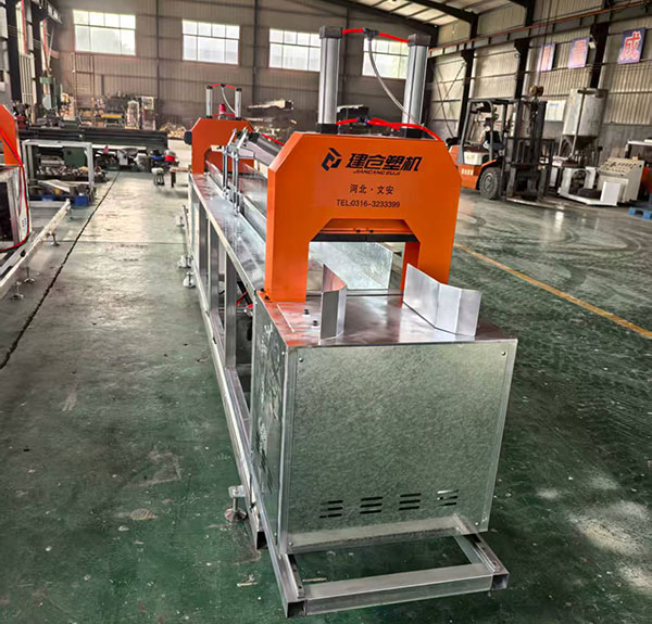 新款尼龍條自動(dòng)切割機(jī)