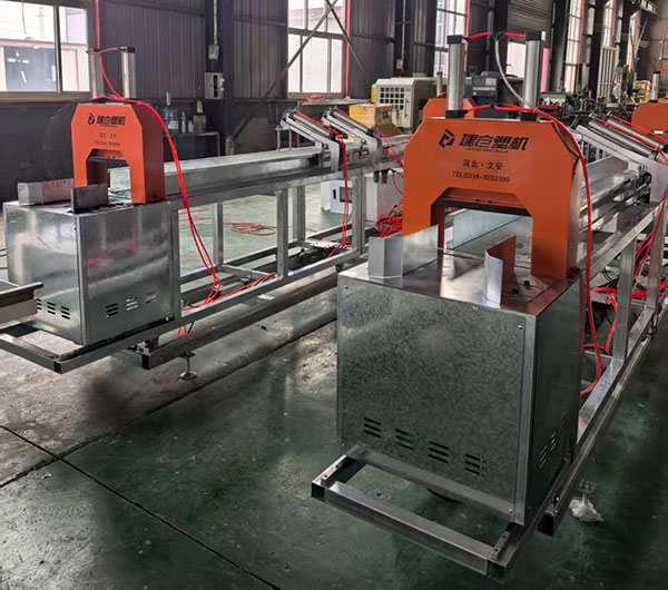 新款尼龍條自動(dòng)切割機(jī)