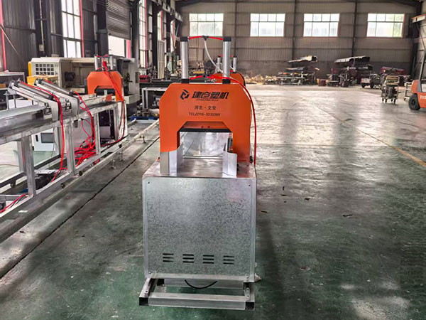 新款尼龍條自動(dòng)切割機(jī)